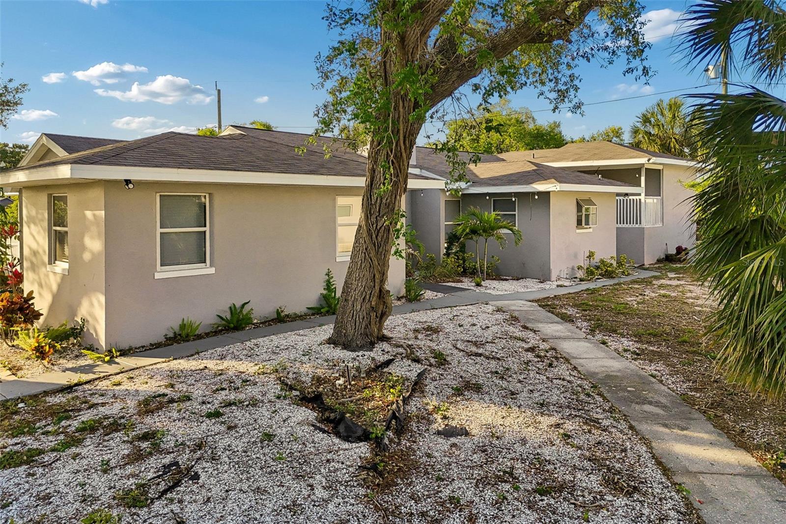 125 HARBOR BLUFF DR, LARGO, FL, 33770