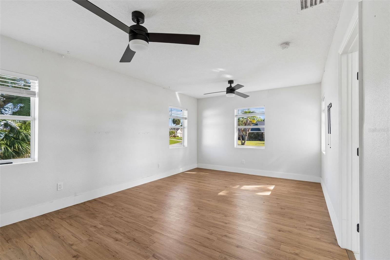 125 HARBOR BLUFF DR, LARGO, FL, 33770