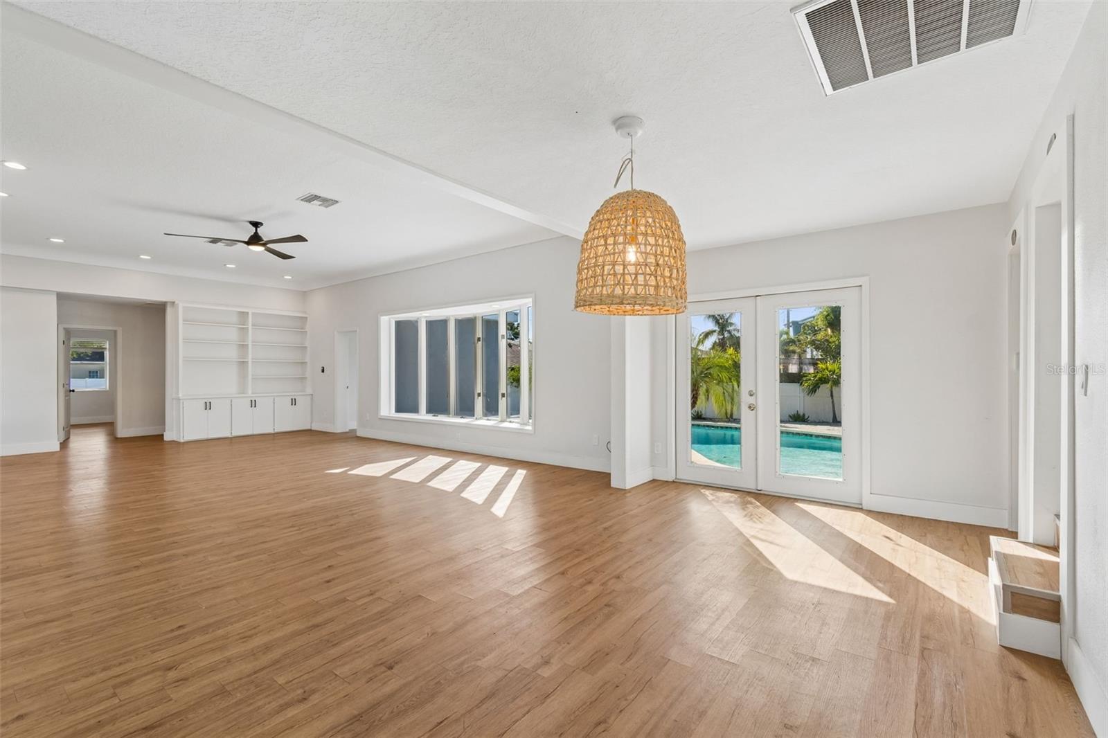 125 HARBOR BLUFF DR, LARGO, FL, 33770