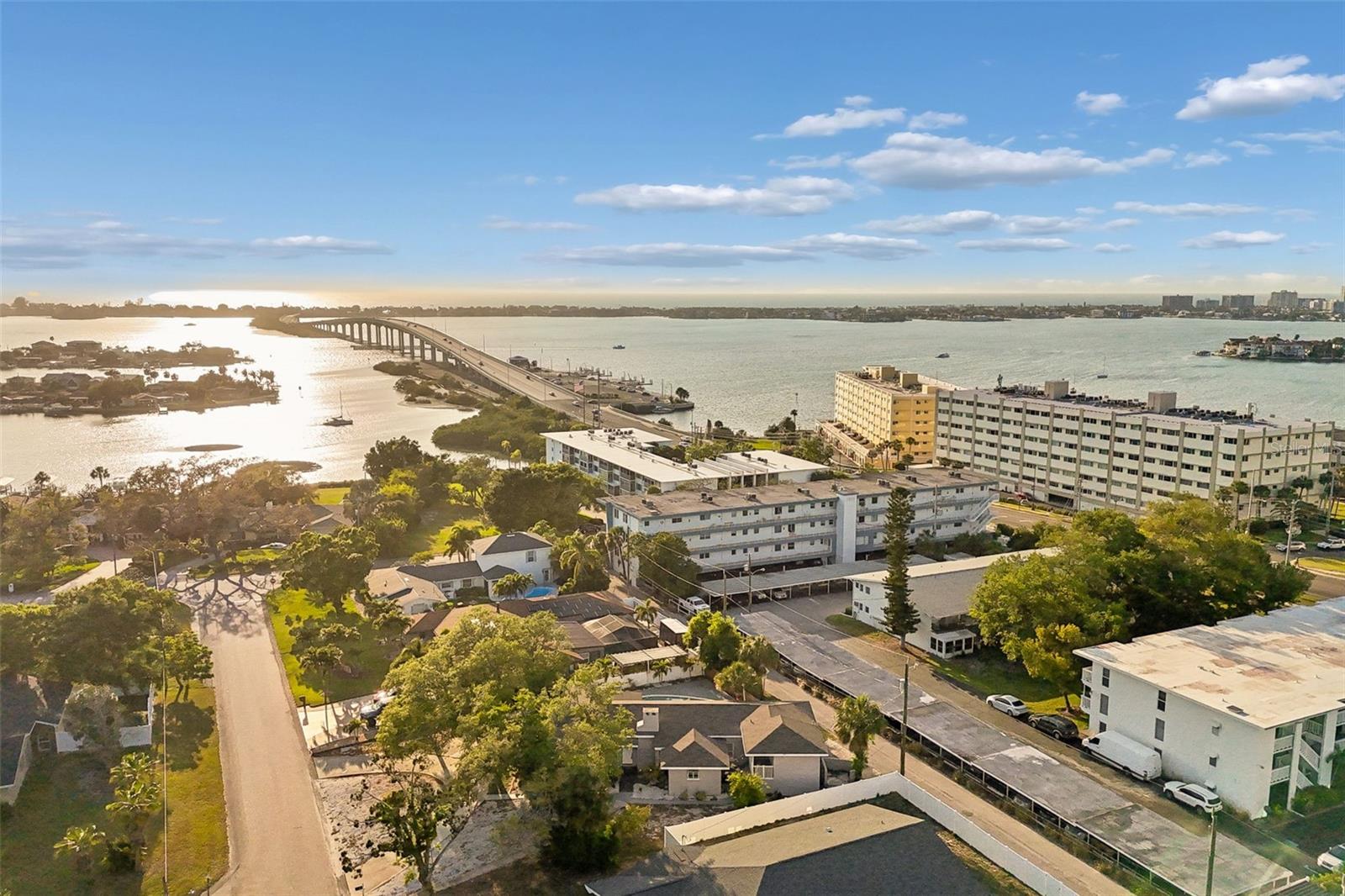 125 HARBOR BLUFF DR, LARGO, FL, 33770