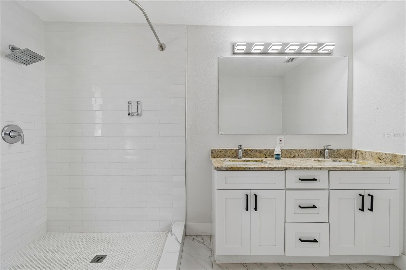 125 HARBOR BLUFF DR, LARGO, FL, 33770