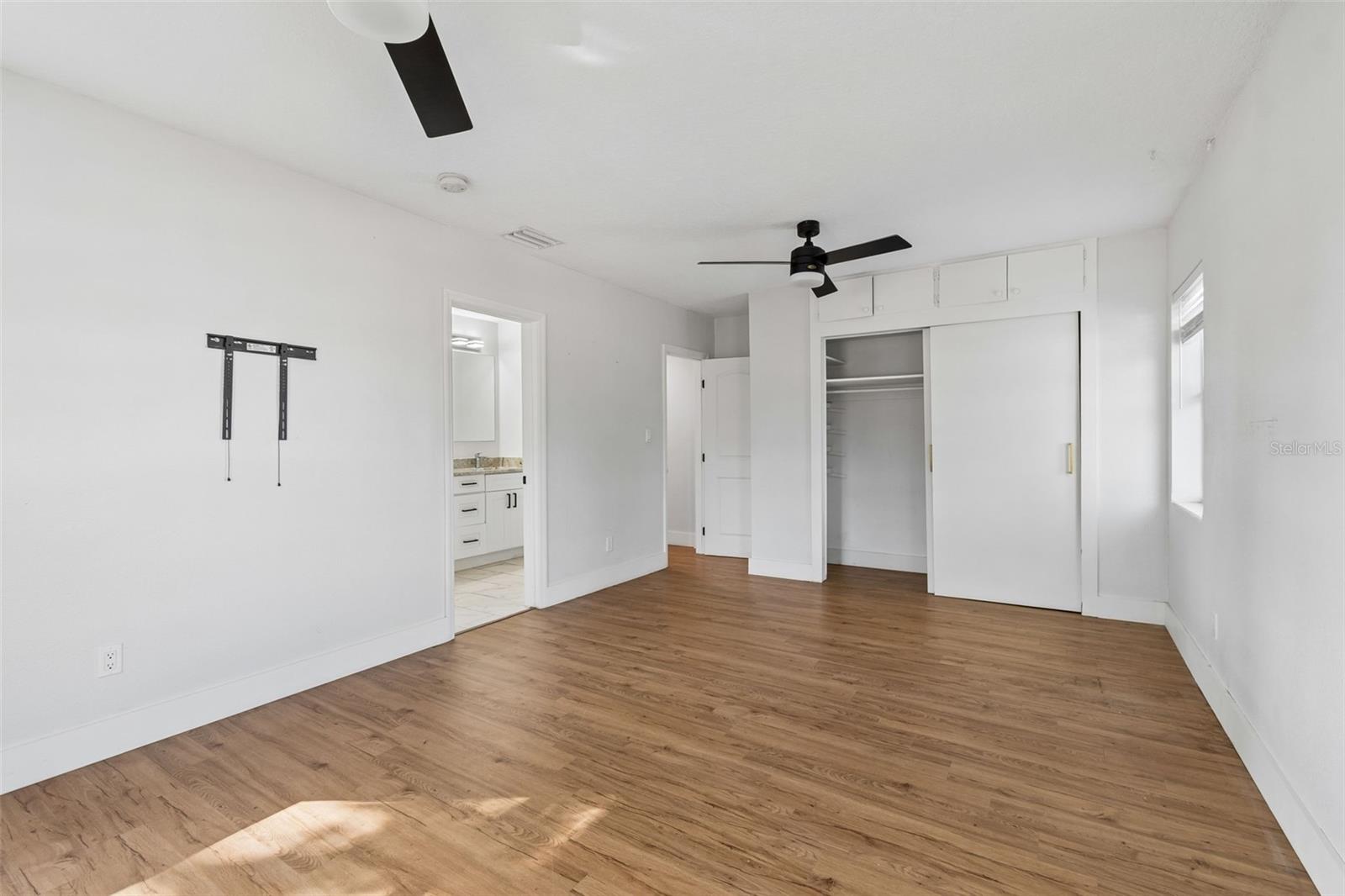 125 HARBOR BLUFF DR, LARGO, FL, 33770