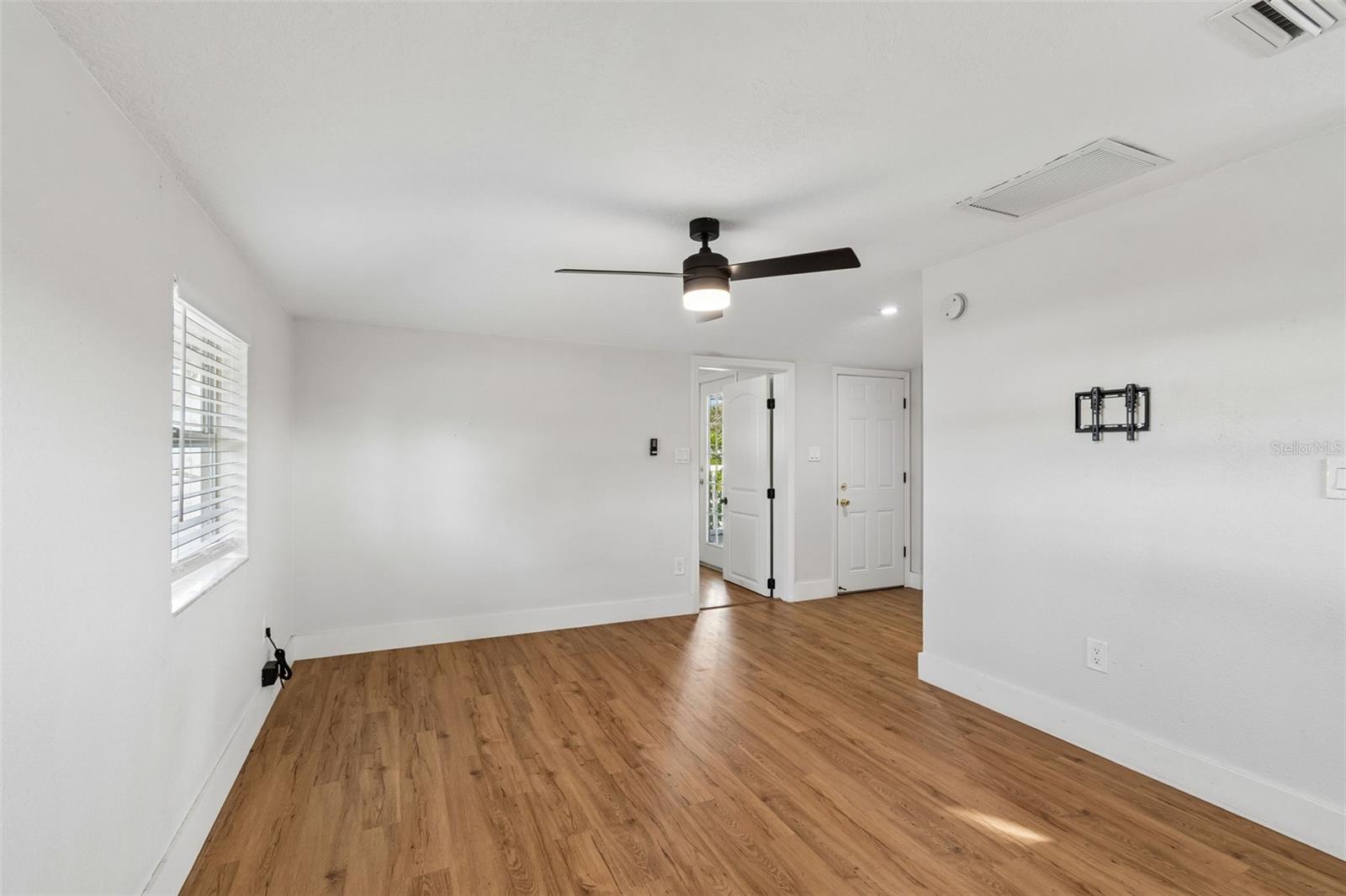 125 HARBOR BLUFF DR, LARGO, FL, 33770