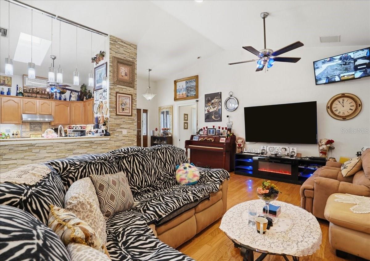 6993 MANNIZ RD, PORT CHARLOTTE, FL, 33981