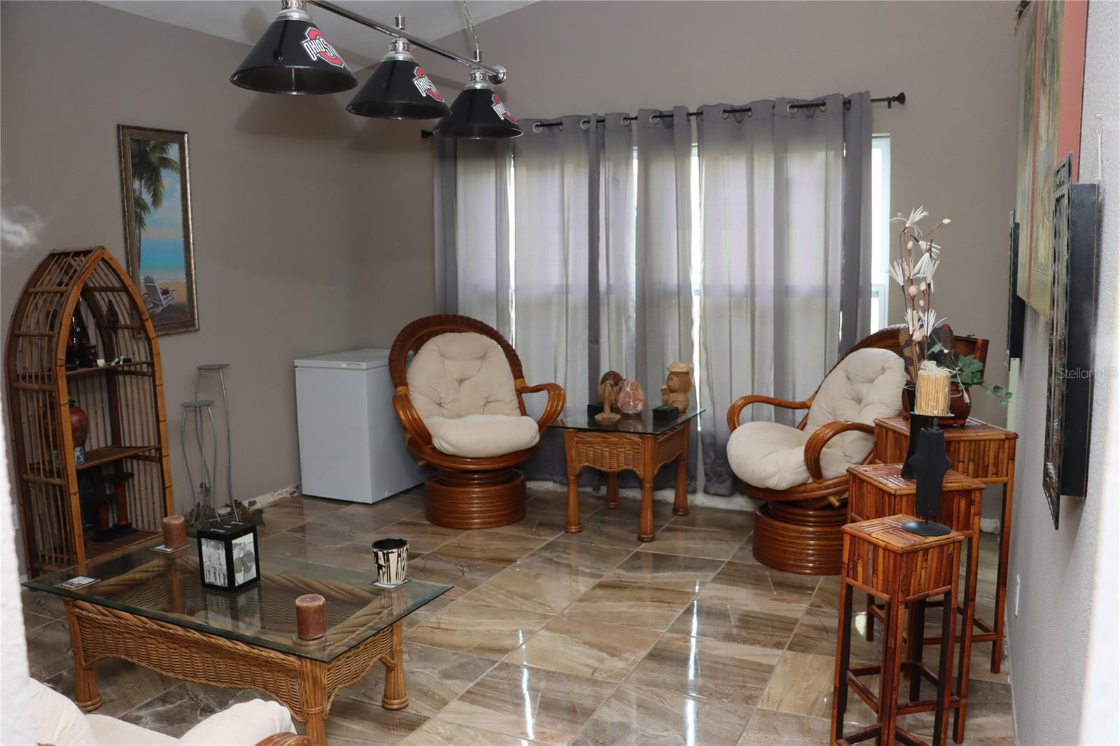 Tiki Lr/Dining room.Bonus