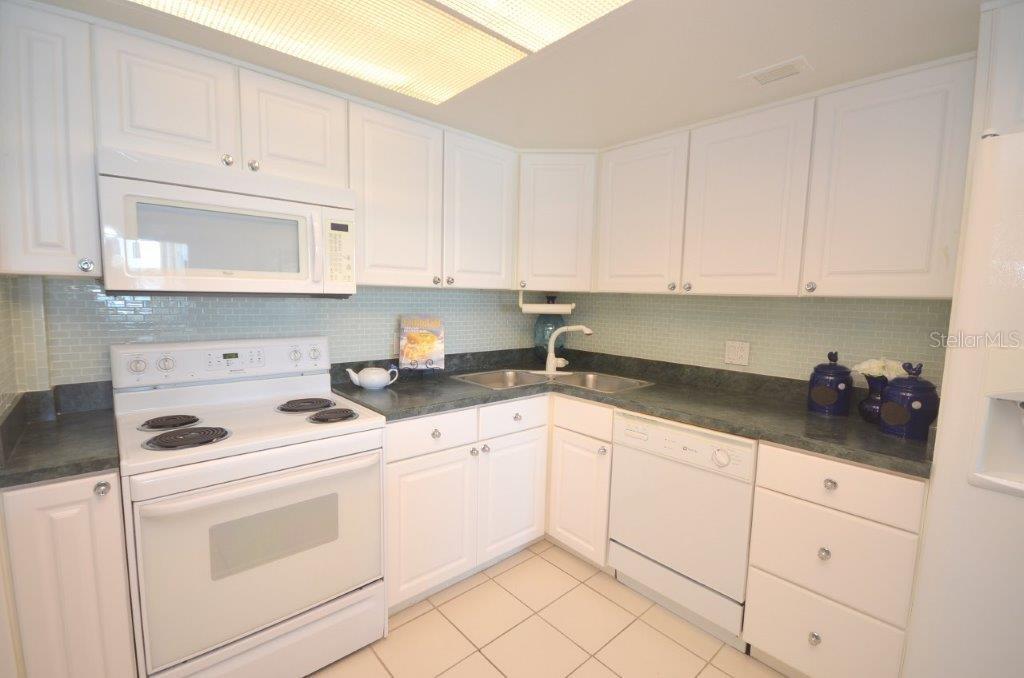 800 S GULFVIEW BLVD #303, CLEARWATER BEACH, FL, 33767