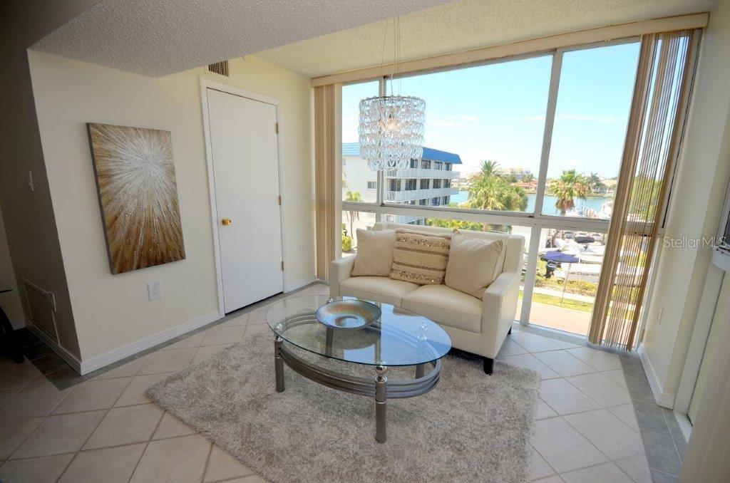 800 S GULFVIEW BLVD #303, CLEARWATER BEACH, FL, 33767