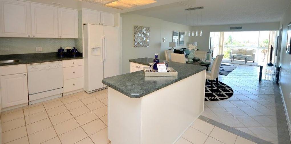 800 S GULFVIEW BLVD #303, CLEARWATER BEACH, FL, 33767