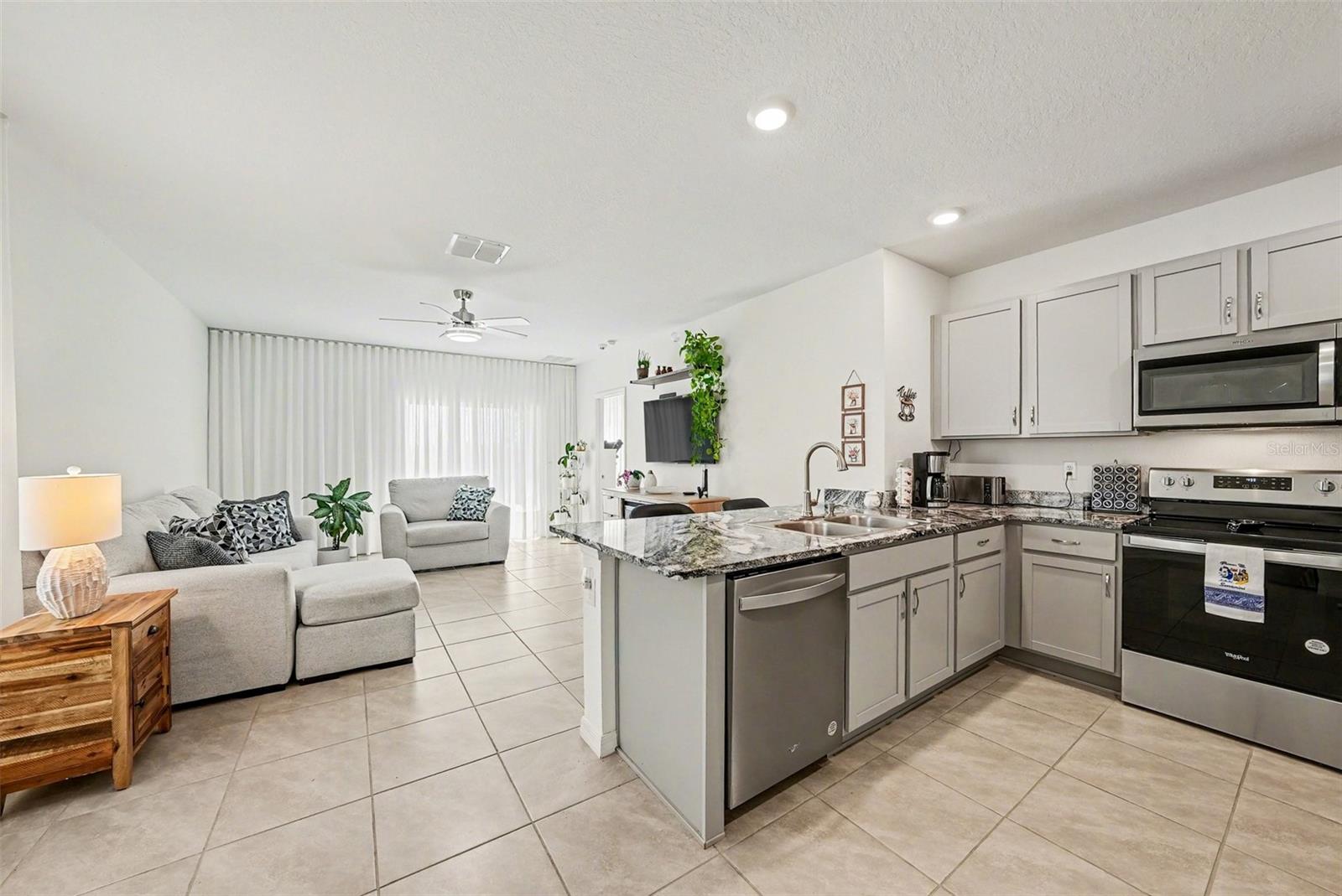 6298 WANDERING WILLOW DR, WESLEY CHAPEL, FL, 33545