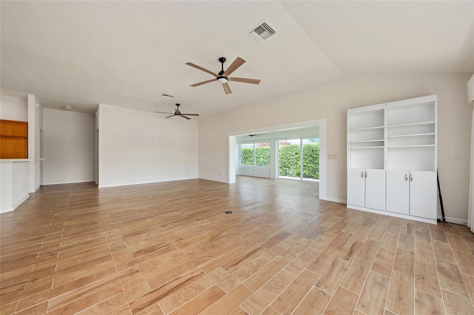 2409 MORVEN PARK WAY, THE VILLAGES, FL, 32162