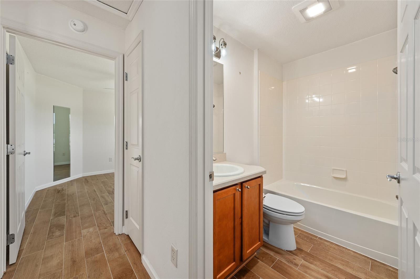 2409 MORVEN PARK WAY, THE VILLAGES, FL, 32162