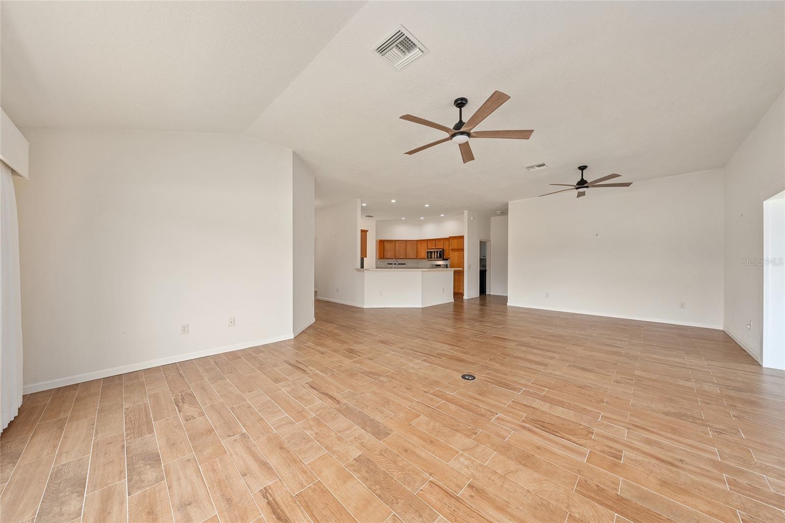 2409 MORVEN PARK WAY, THE VILLAGES, FL, 32162