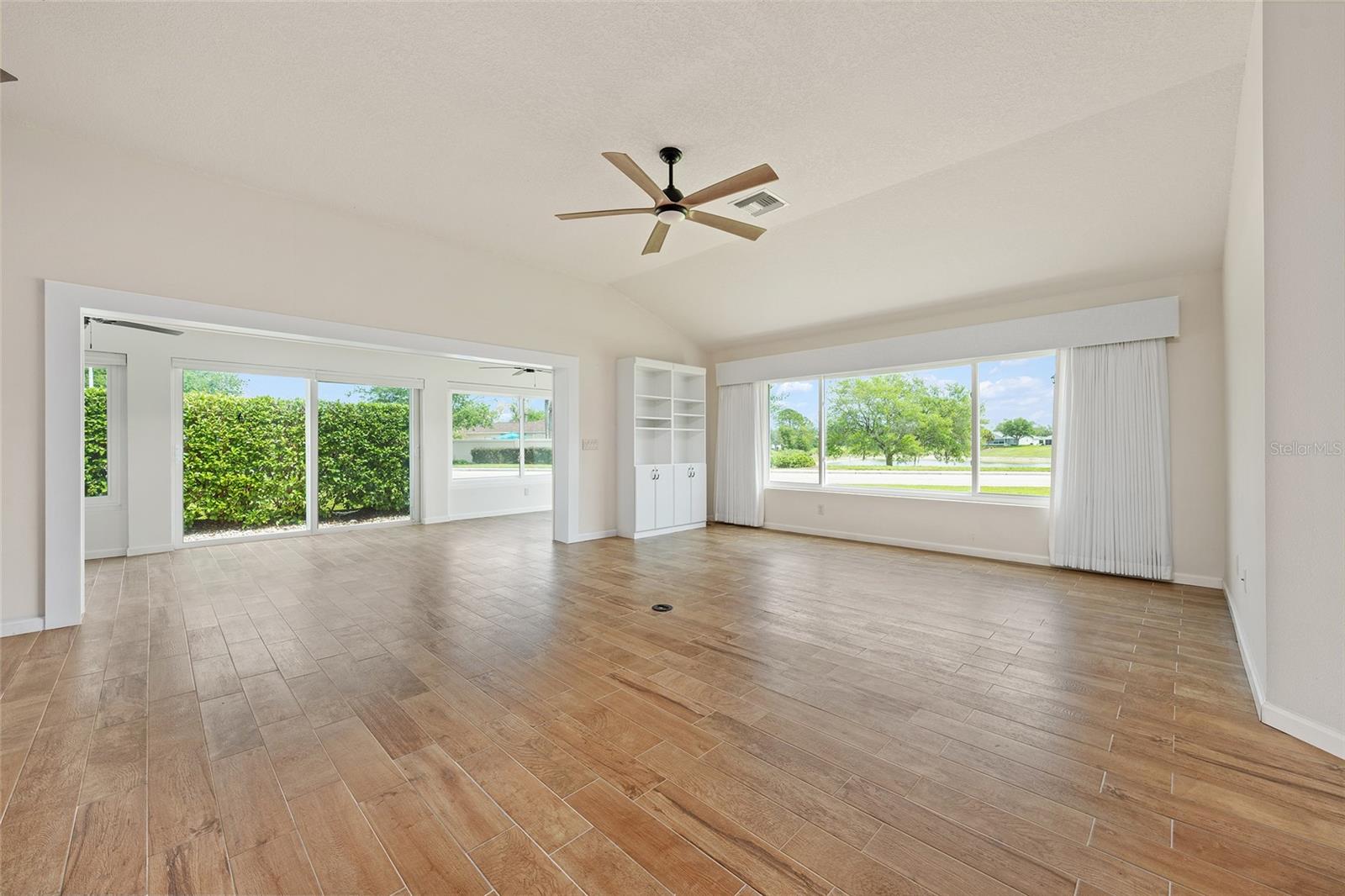 2409 MORVEN PARK WAY, THE VILLAGES, FL, 32162