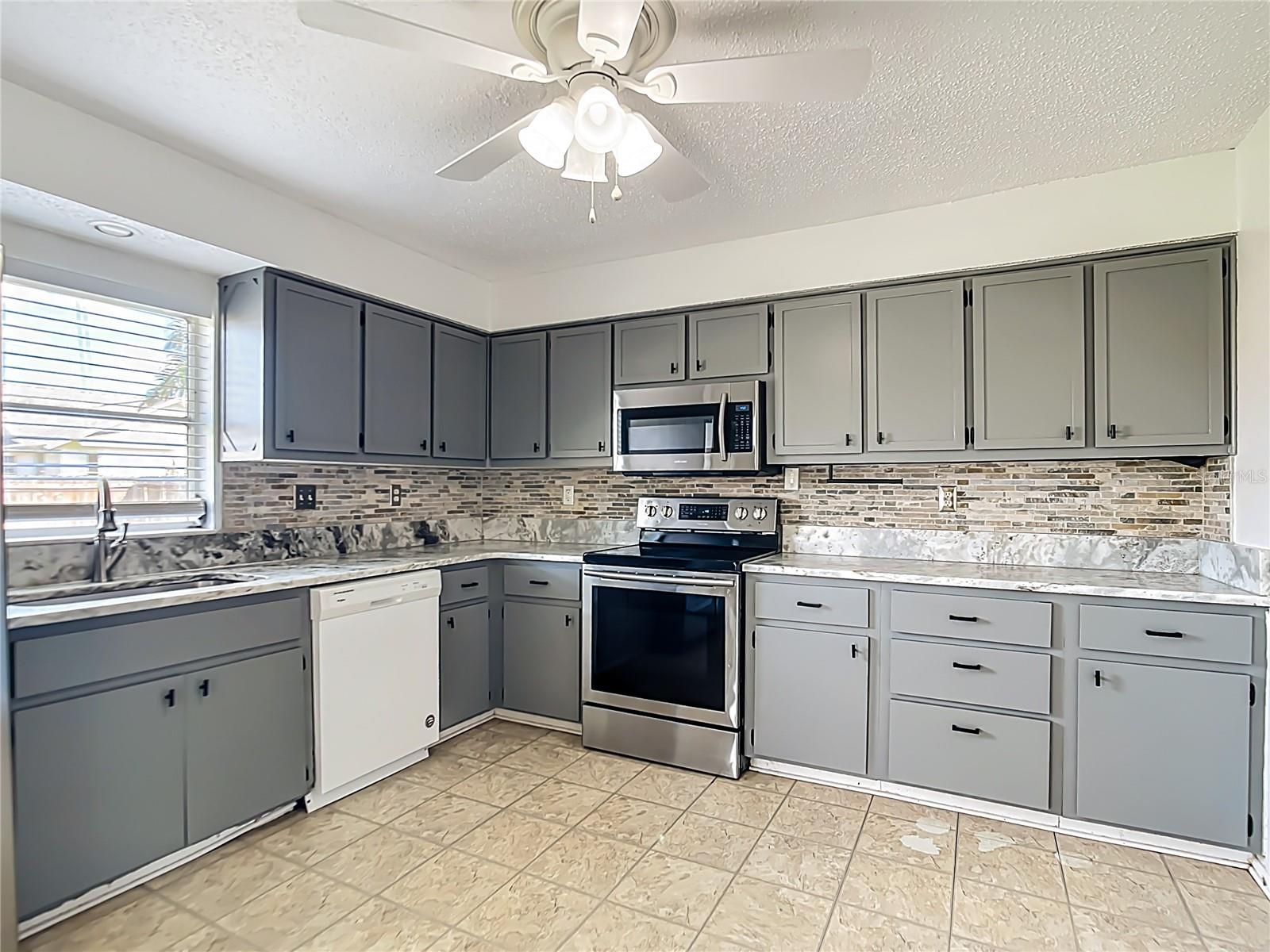 610 CHAMBER ST NW, PORT CHARLOTTE, FL, 33948