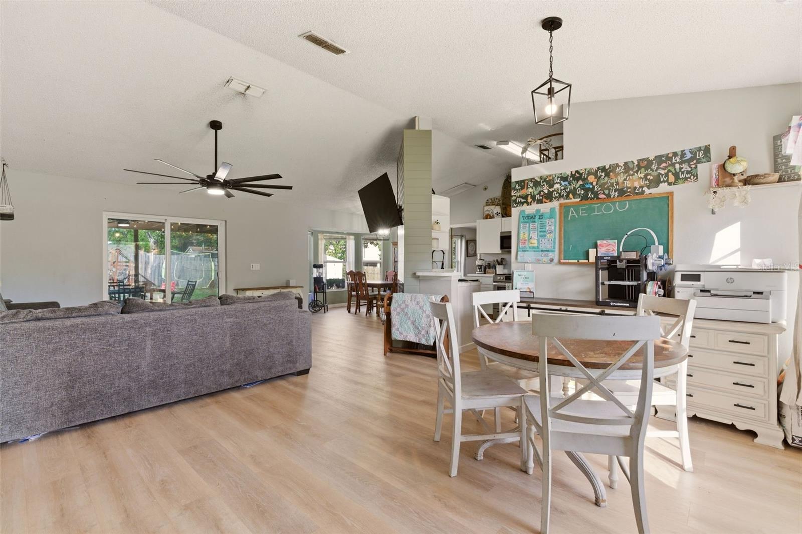 562 GERALDINE DR, DELTONA, FL, 32725