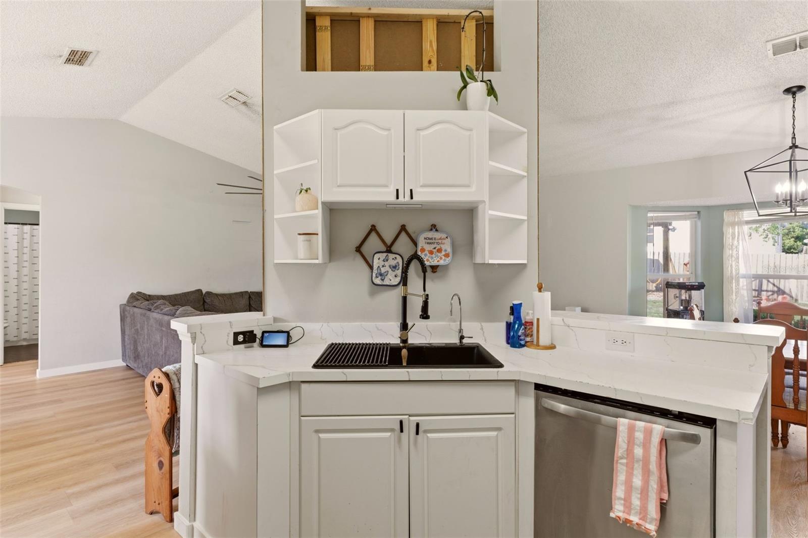 562 GERALDINE DR, DELTONA, FL, 32725