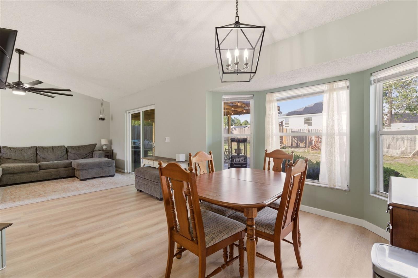 562 GERALDINE DR, DELTONA, FL, 32725