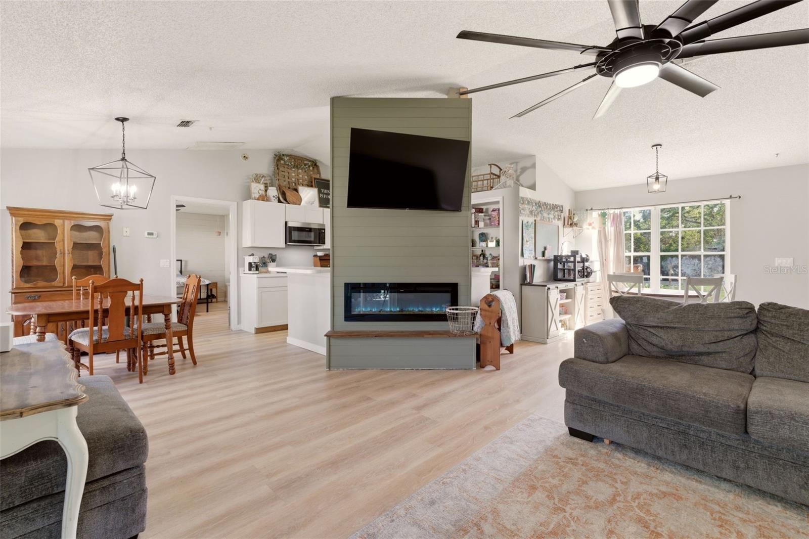 562 GERALDINE DR, DELTONA, FL, 32725