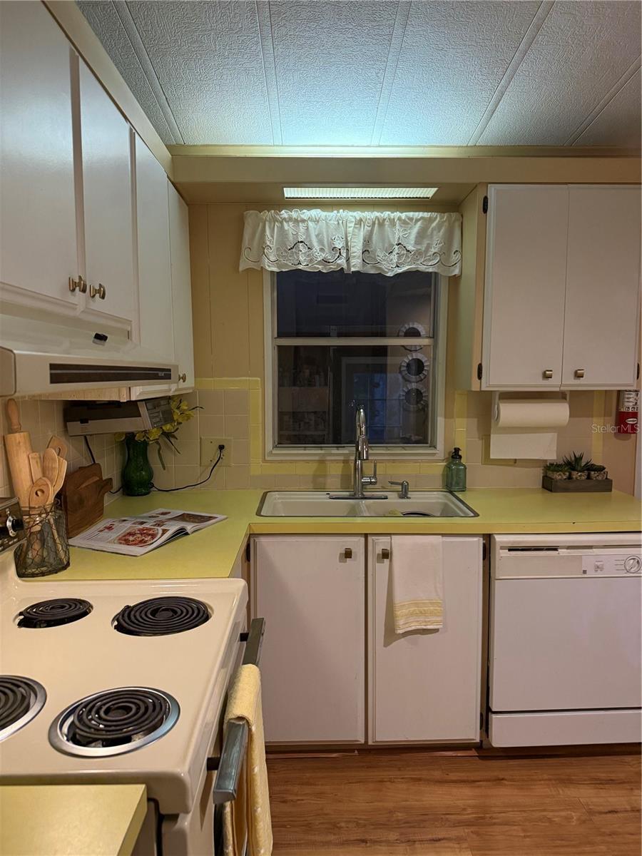 57 N BOBWHITE RD, WILDWOOD, FL, 34785