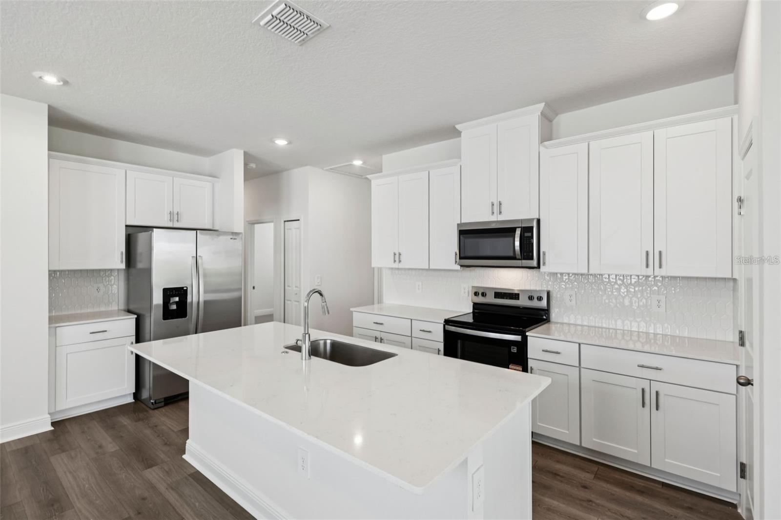 2300 HEN RD, MINNEOLA, FL, 34715