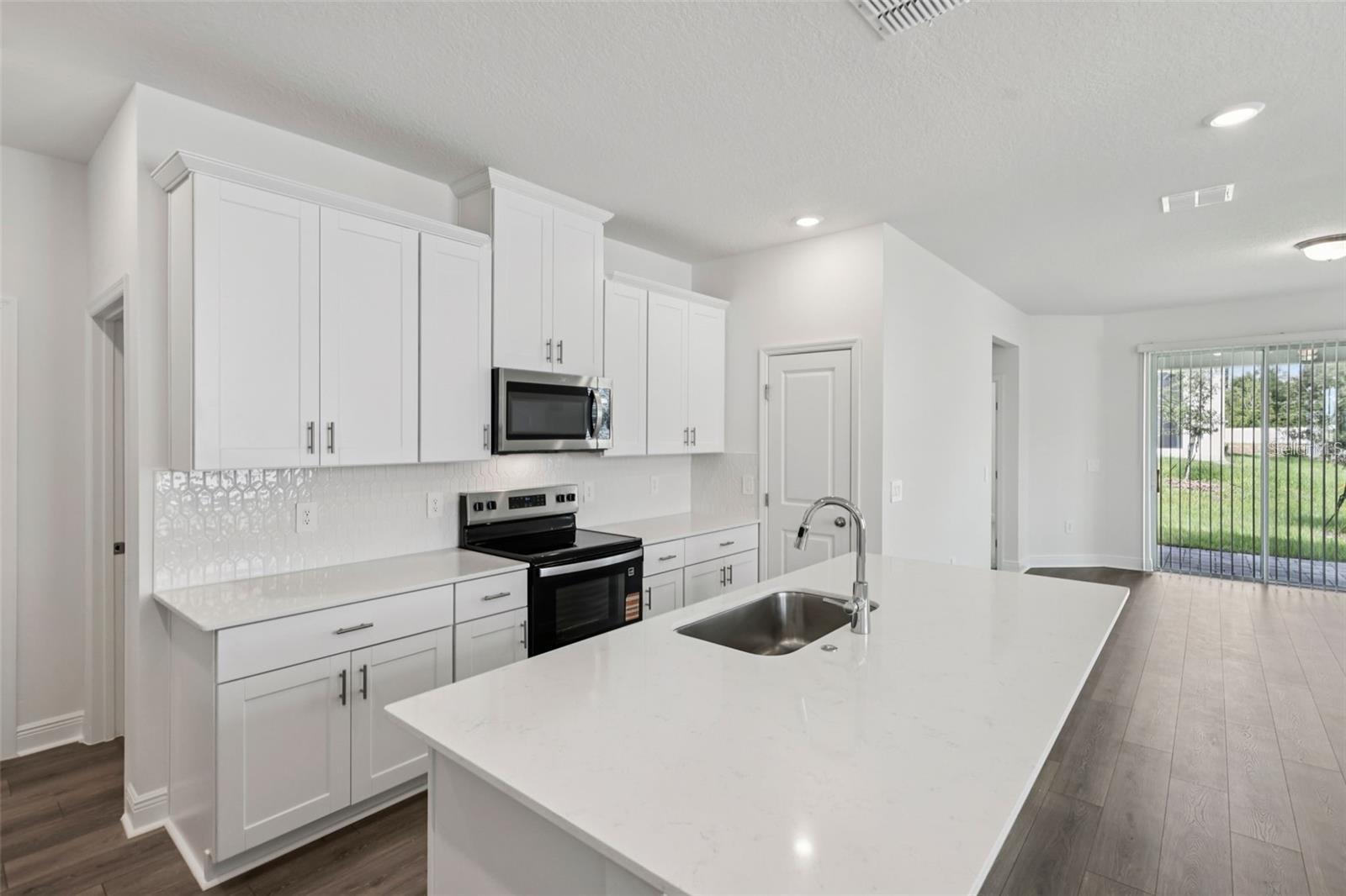 2300 HEN RD, MINNEOLA, FL, 34715