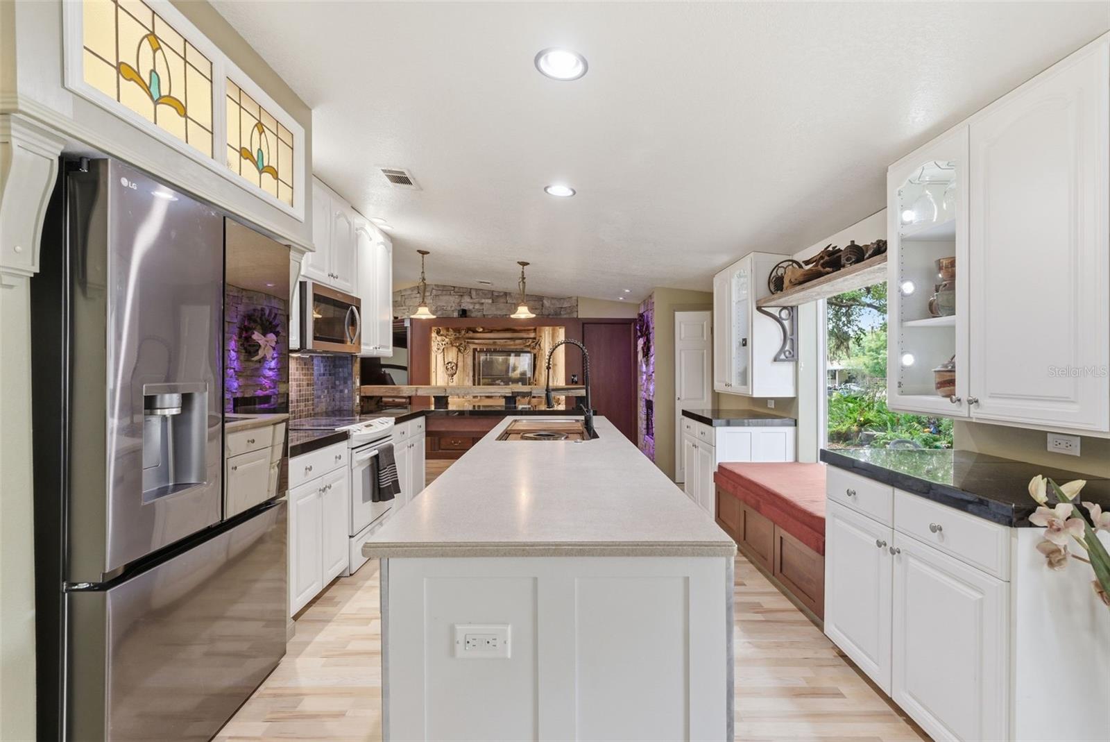 9101 WOOD TERRACE DR, TAMPA, FL, 33637