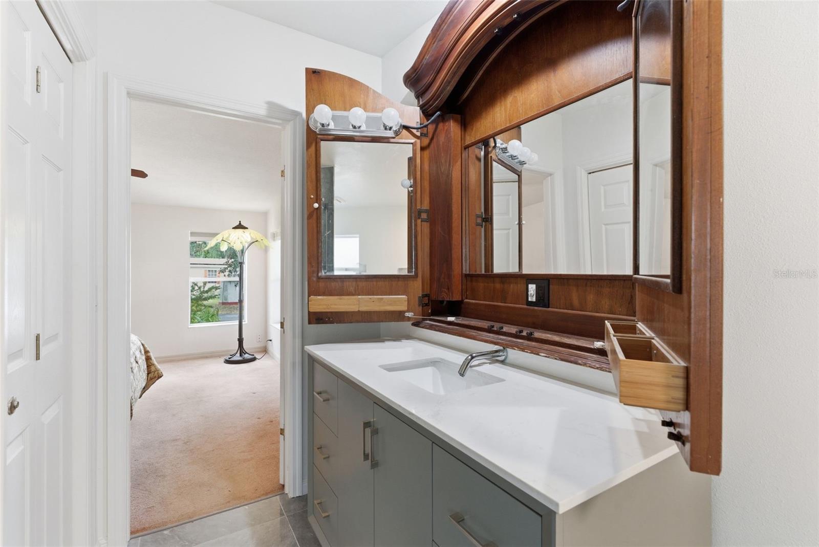 9101 WOOD TERRACE DR, TAMPA, FL, 33637