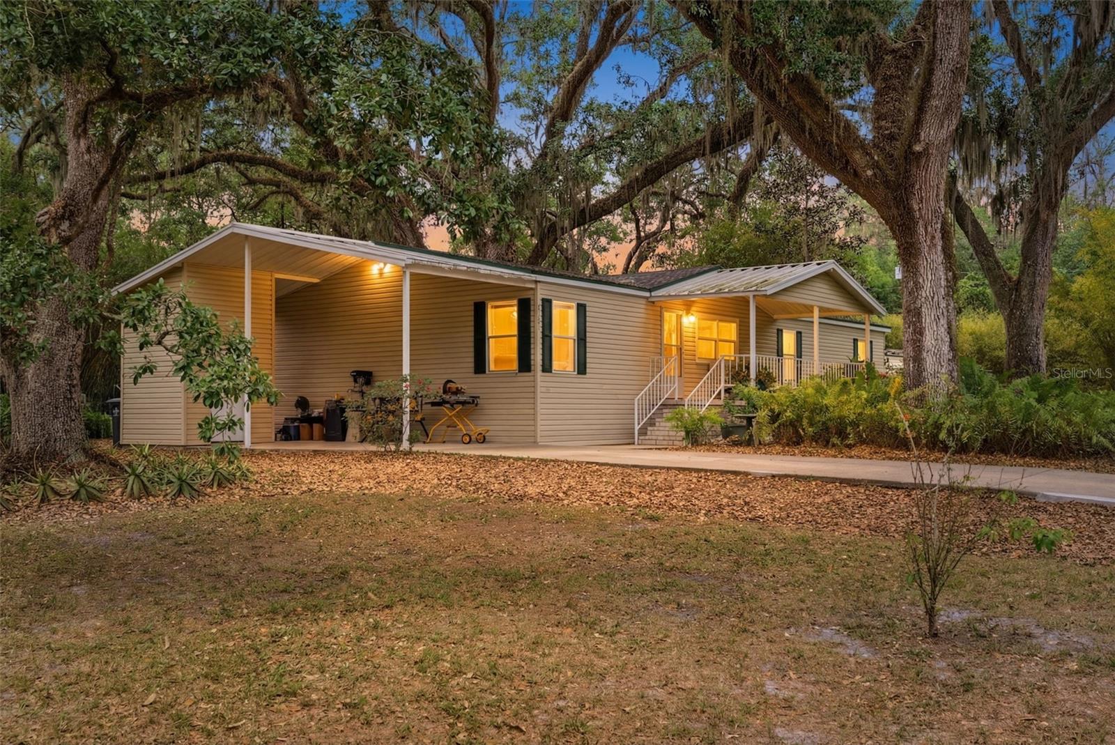 9101 WOOD TERRACE DR, TAMPA, FL, 33637