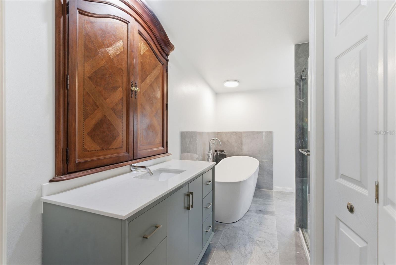 9101 WOOD TERRACE DR, TAMPA, FL, 33637