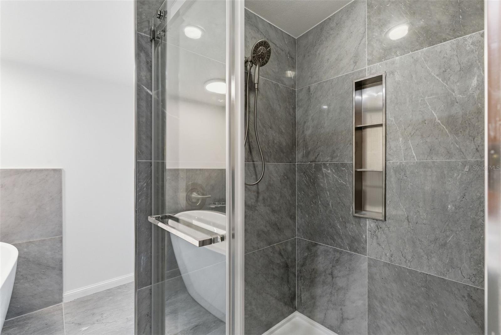 9101 WOOD TERRACE DR, TAMPA, FL, 33637