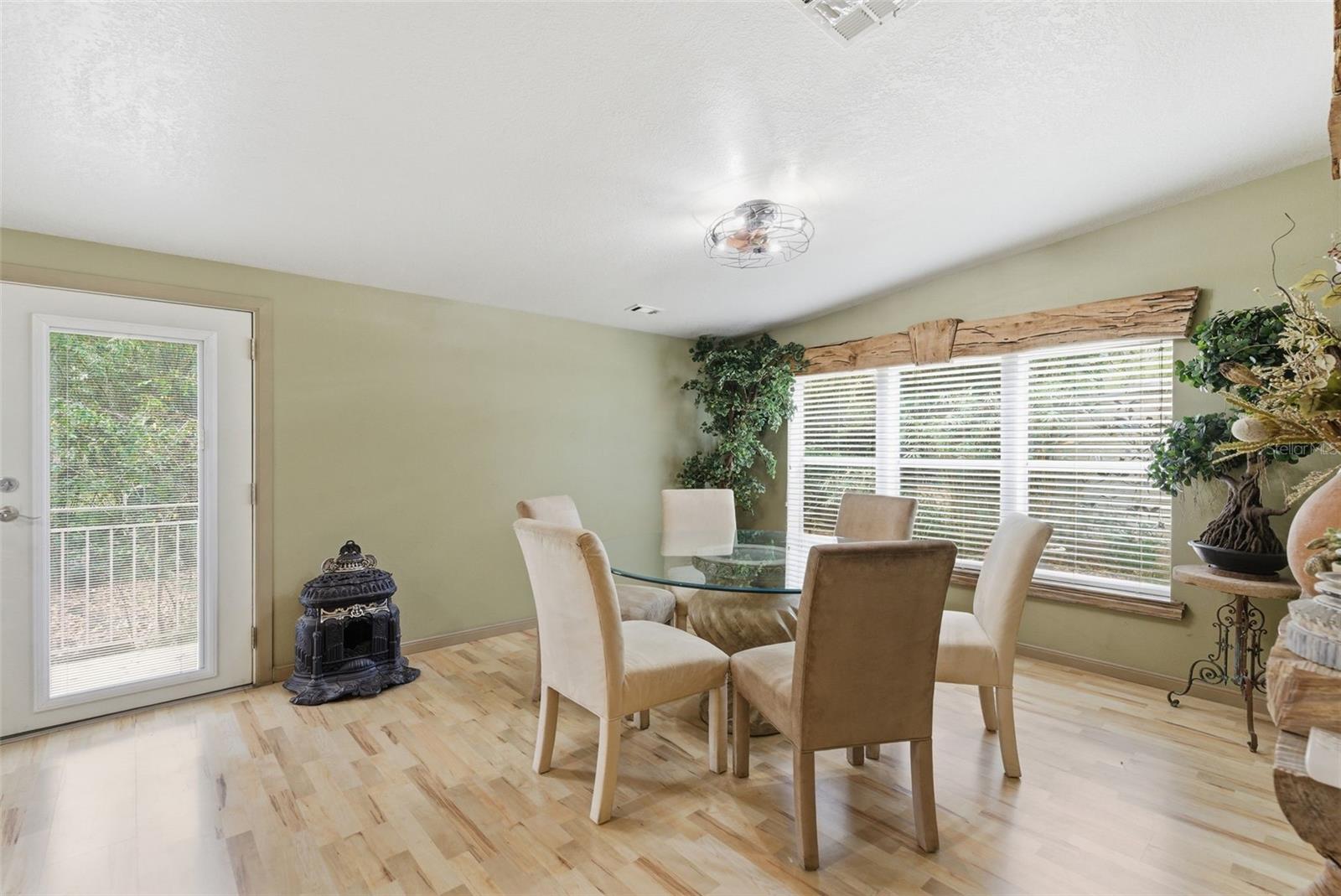 9101 WOOD TERRACE DR, TAMPA, FL, 33637