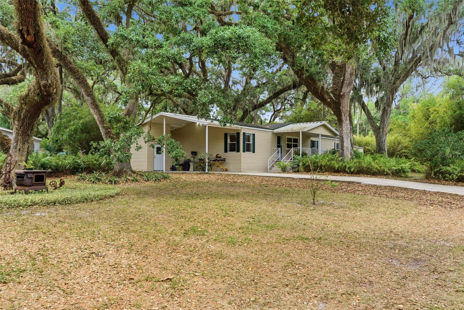 9101 WOOD TERRACE DR, TAMPA, FL, 33637