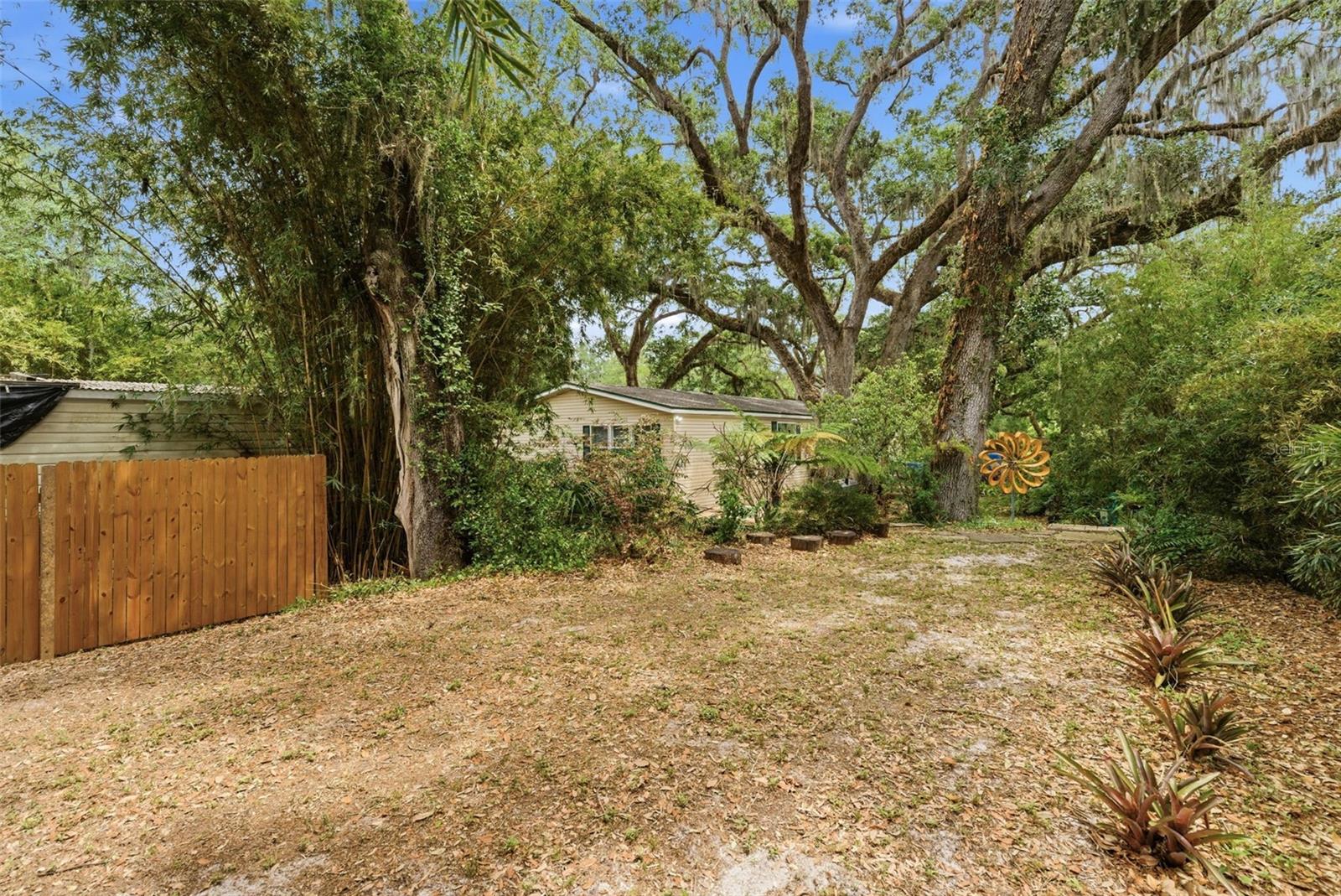 9101 WOOD TERRACE DR, TAMPA, FL, 33637