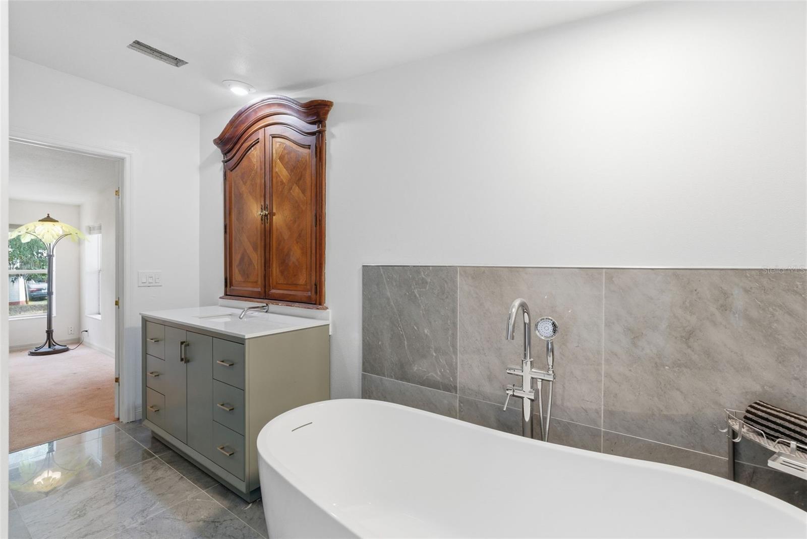 9101 WOOD TERRACE DR, TAMPA, FL, 33637