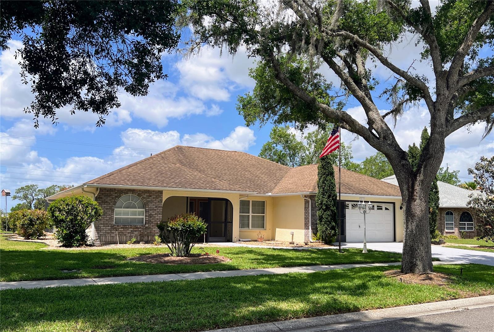 6645 NORTHLAKE DR, ZEPHYRHILLS, FL, 33542