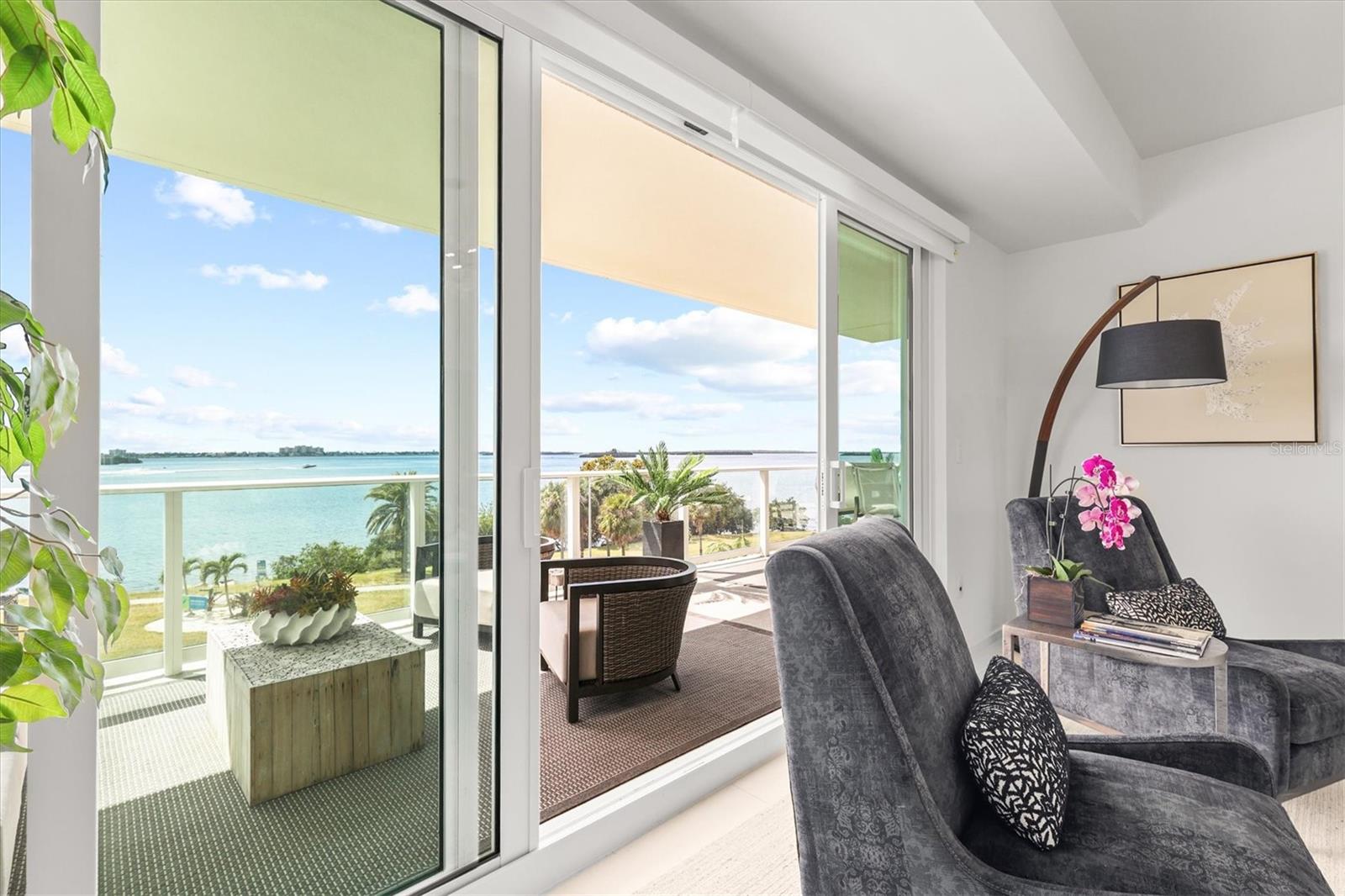 1020 SUNSET POINT RD #303, CLEARWATER, FL, 33755