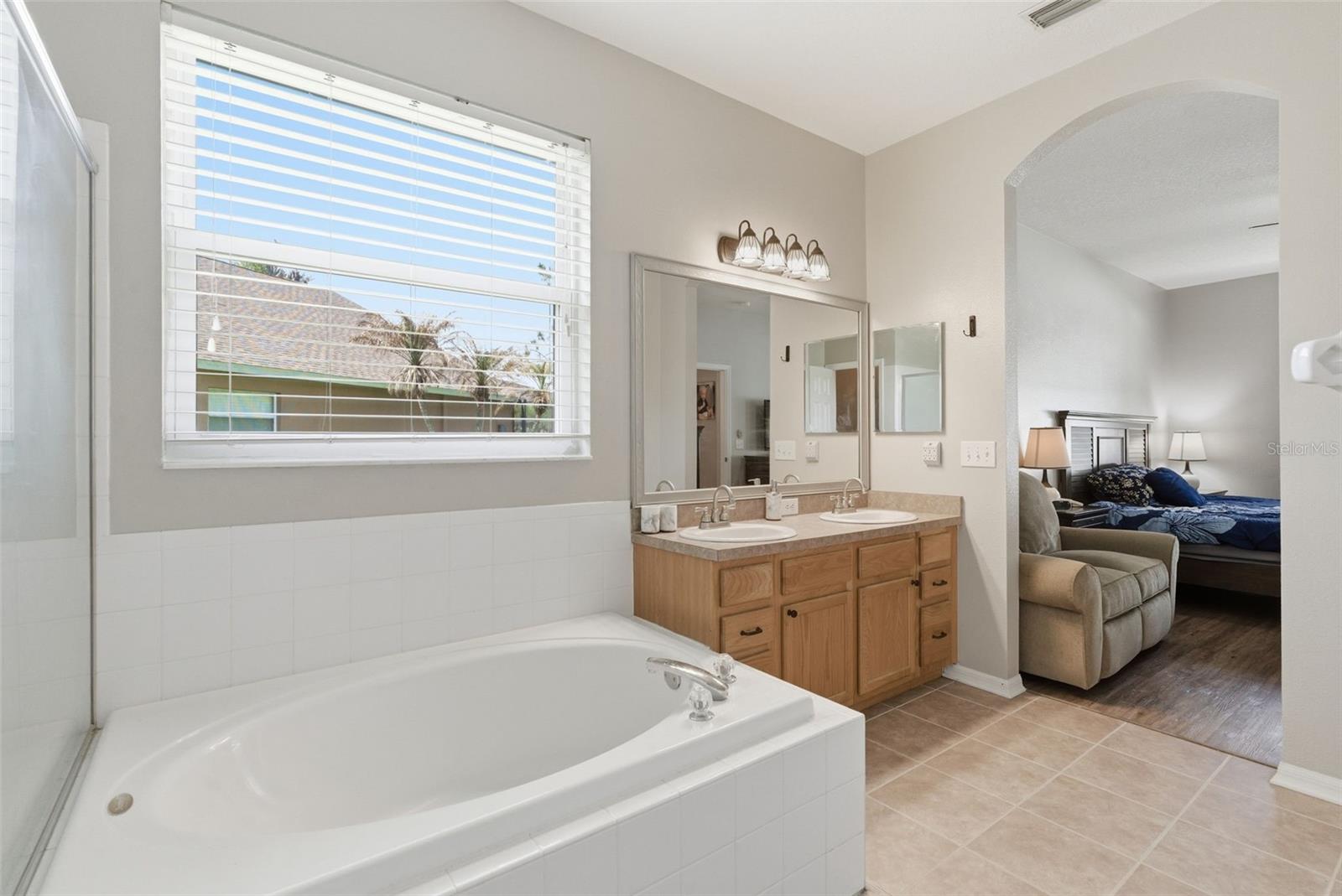 5832 HERONVIEW CRESCENT DR, LITHIA, FL, 33547