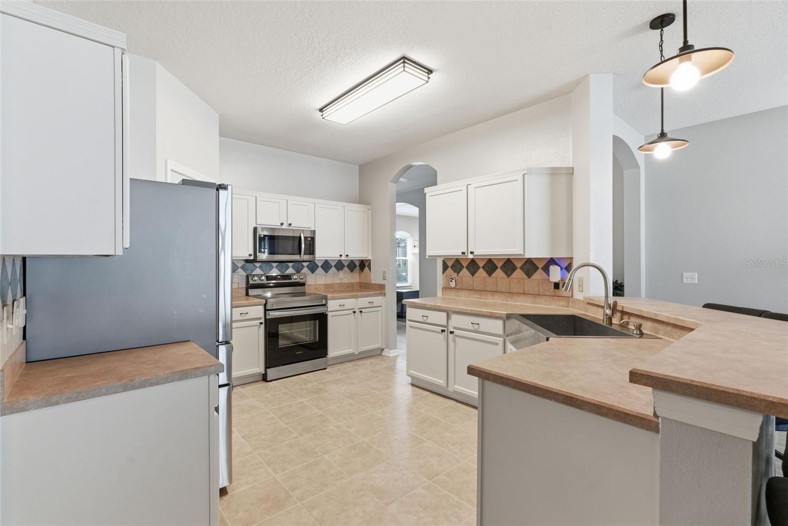 5832 HERONVIEW CRESCENT DR, LITHIA, FL, 33547