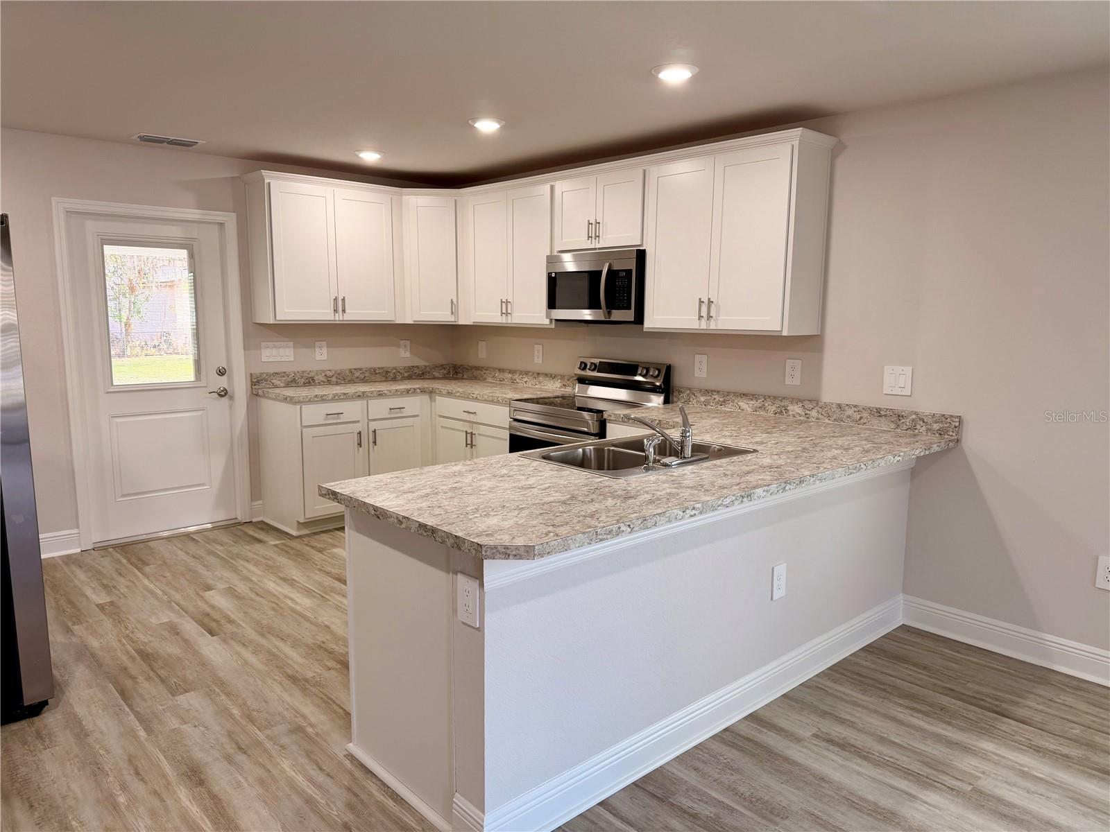 445 ALVINA AVE, LAKE WALES, FL, 33853