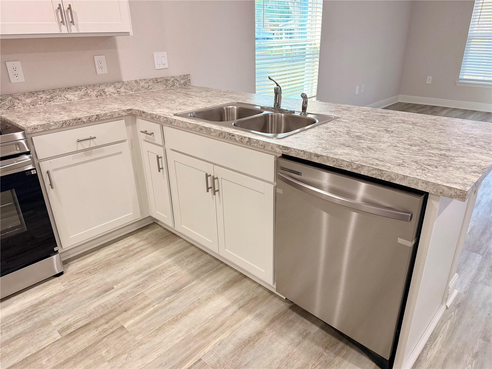 445 ALVINA AVE, LAKE WALES, FL, 33853