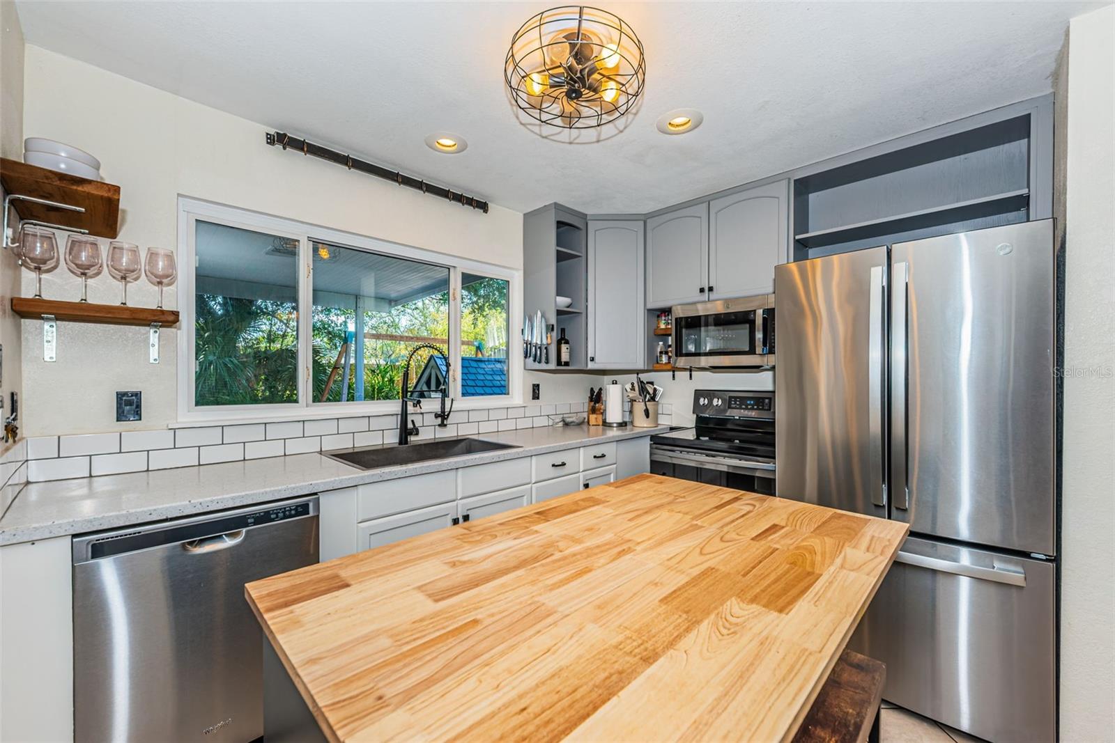 7101 13TH ST N, ST PETERSBURG, FL, 33702