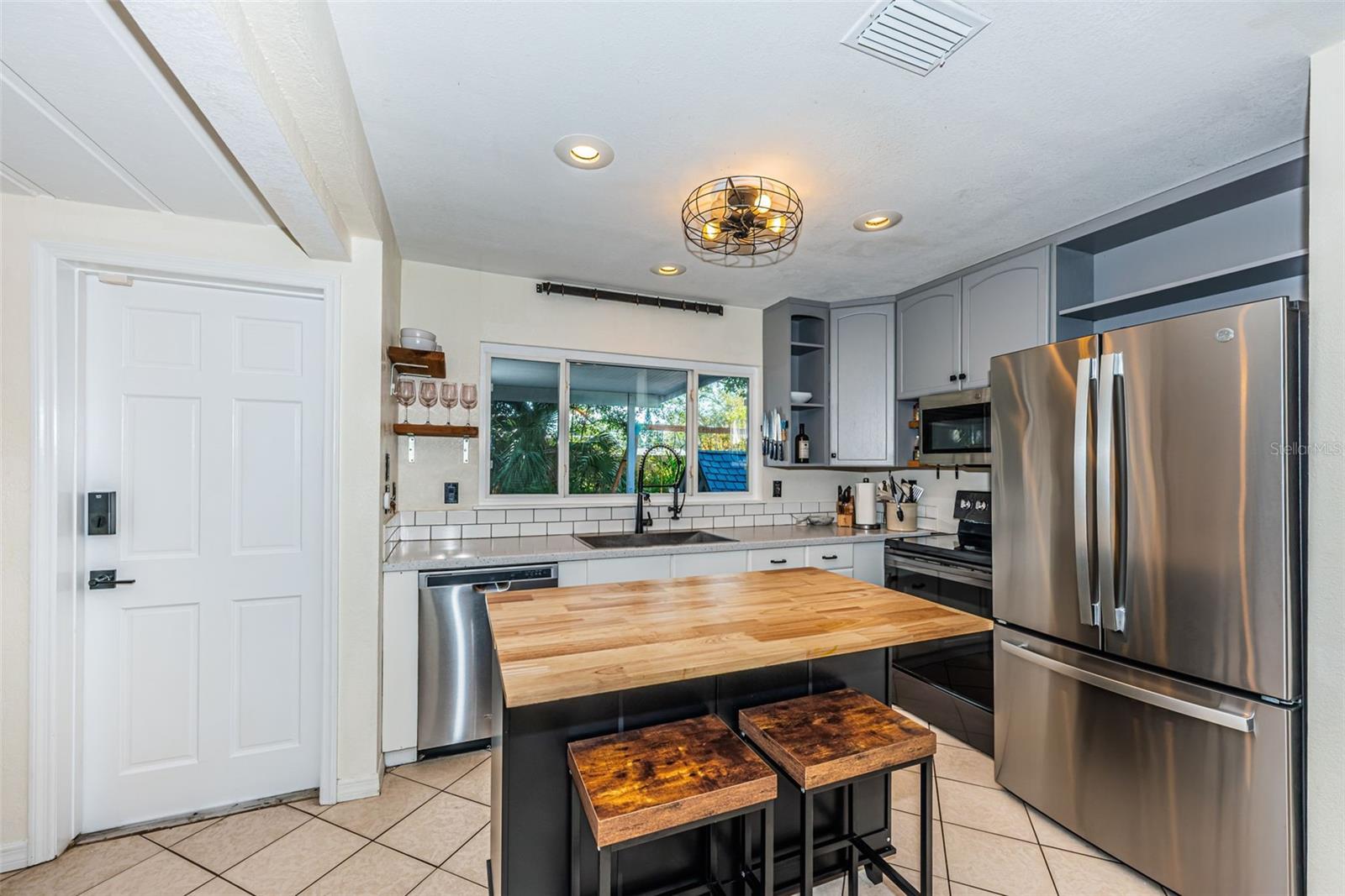 7101 13TH ST N, ST PETERSBURG, FL, 33702