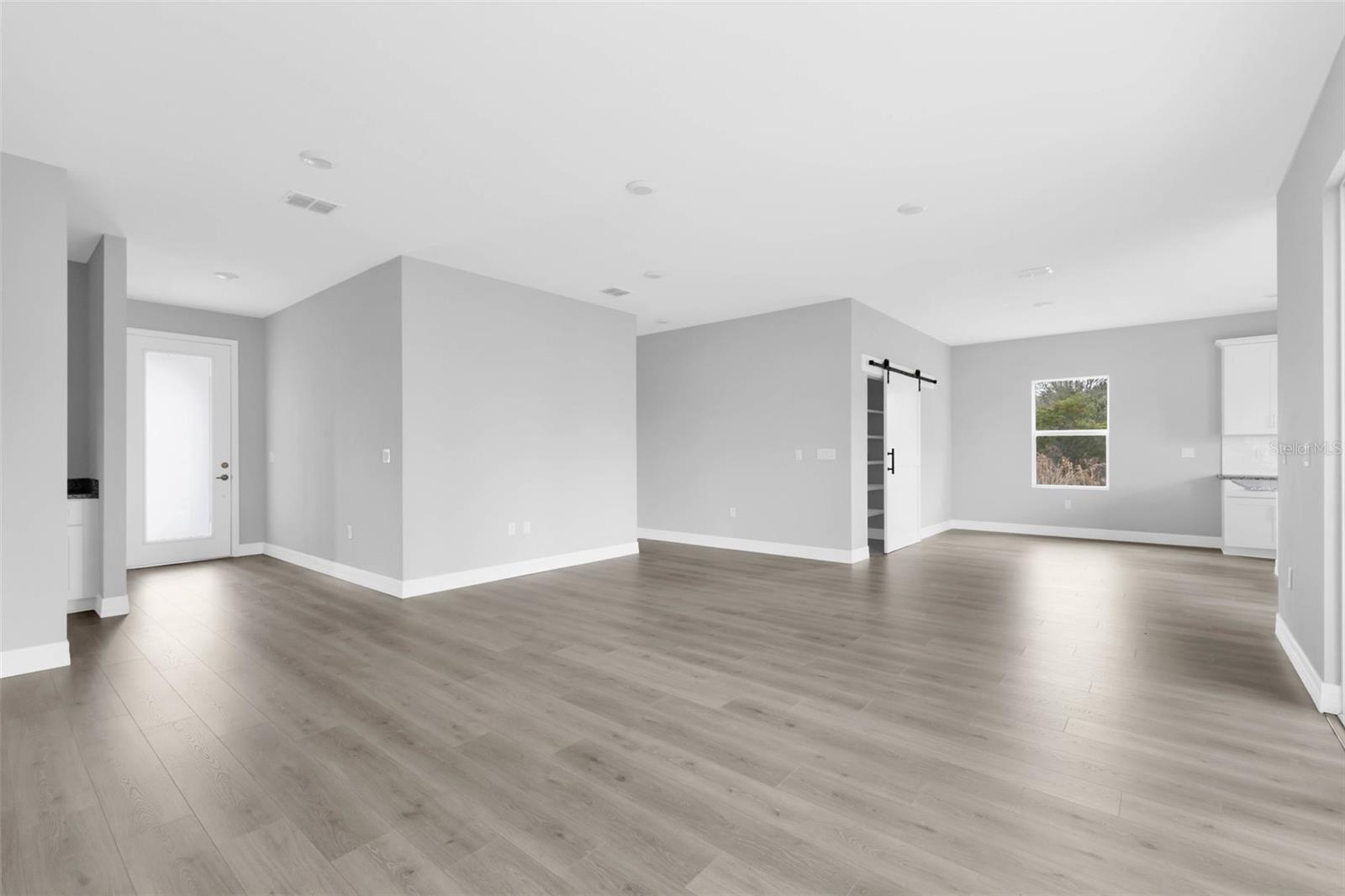 405 LOVELAND BLVD, PORT CHARLOTTE, FL, 33954