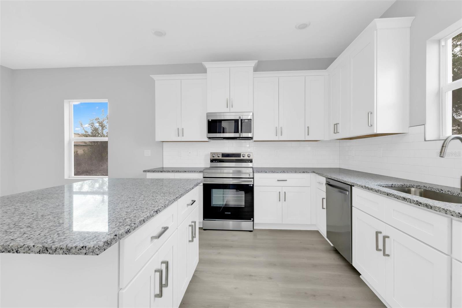 405 LOVELAND BLVD, PORT CHARLOTTE, FL, 33954