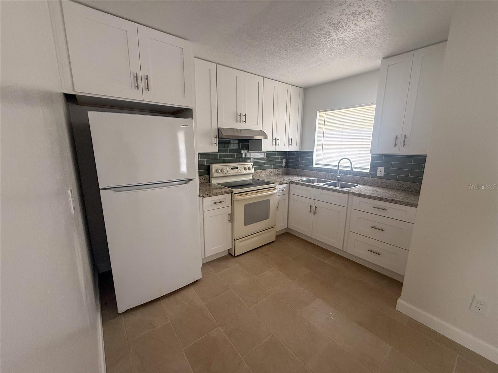 7517 LAKESHORE DR #A, TAMPA, FL, 33604