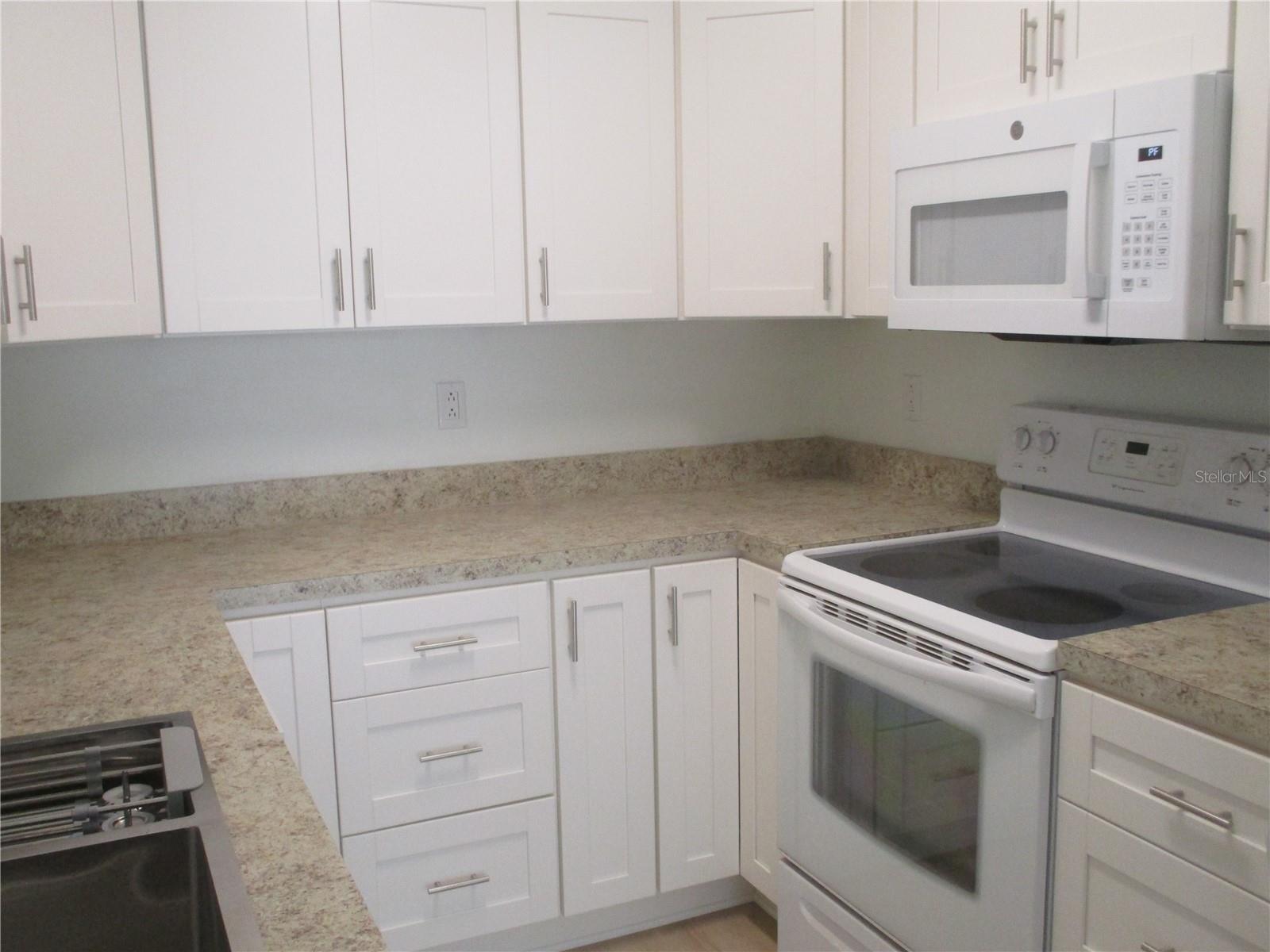 511 FINSBURY CIR #B, SUN CITY CENTER, FL, 33573