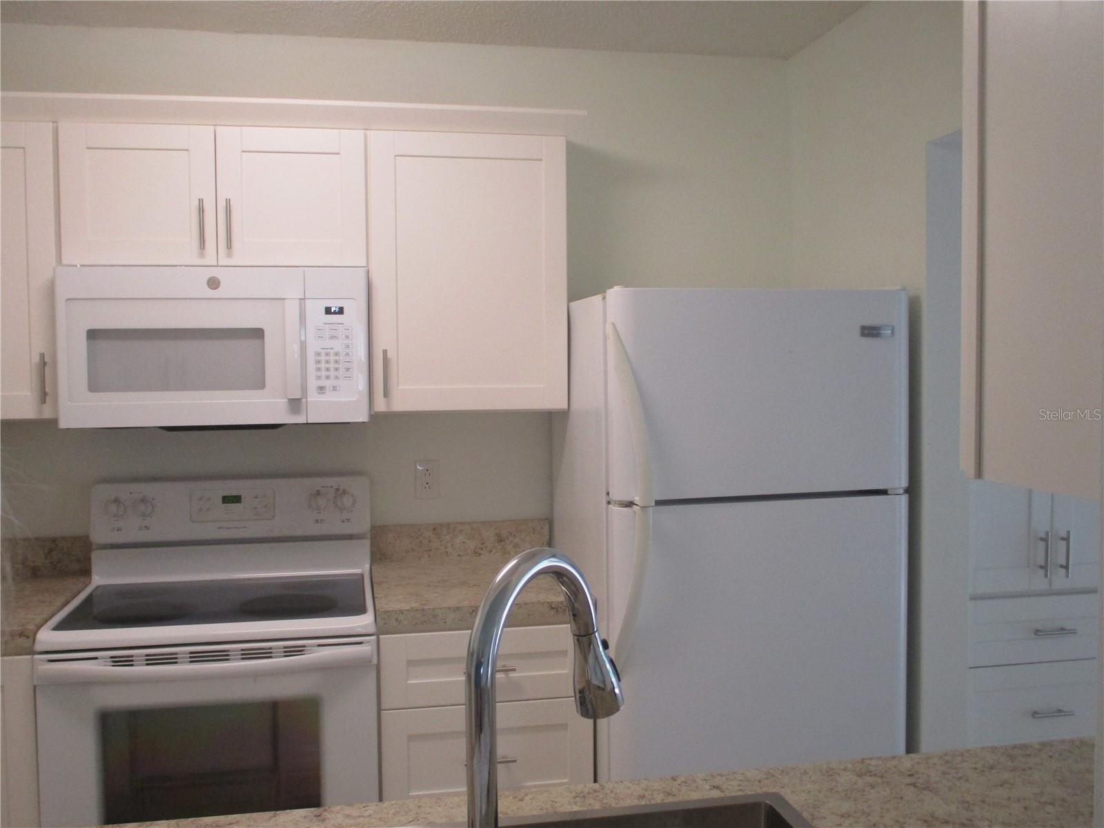 511 FINSBURY CIR #B, SUN CITY CENTER, FL, 33573