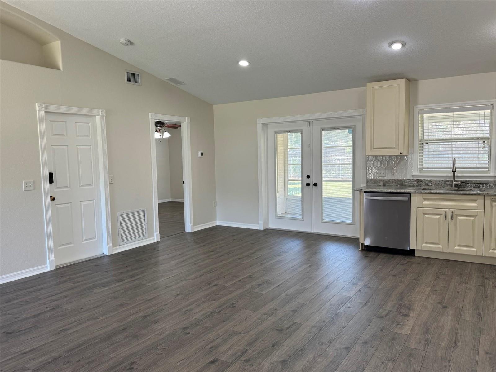 40751 W 4TH AVE, UMATILLA, FL, 32784