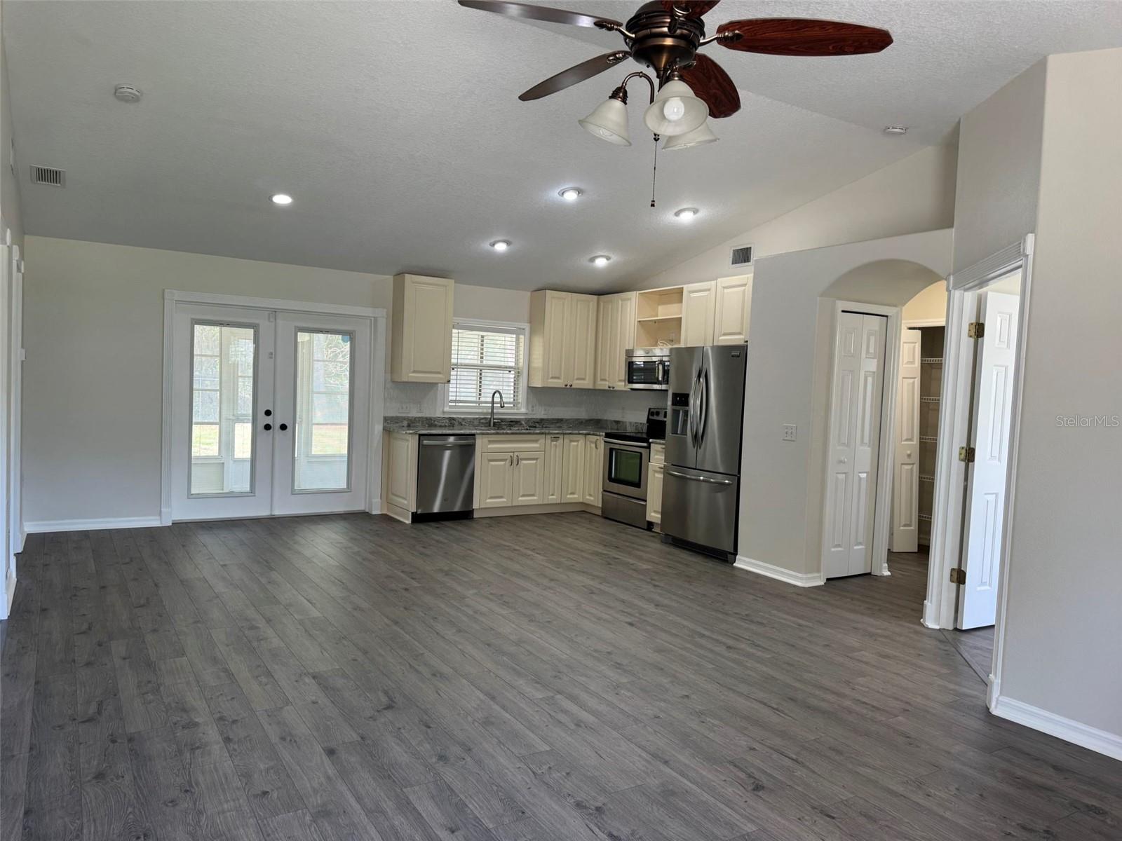 40751 W 4TH AVE, UMATILLA, FL, 32784