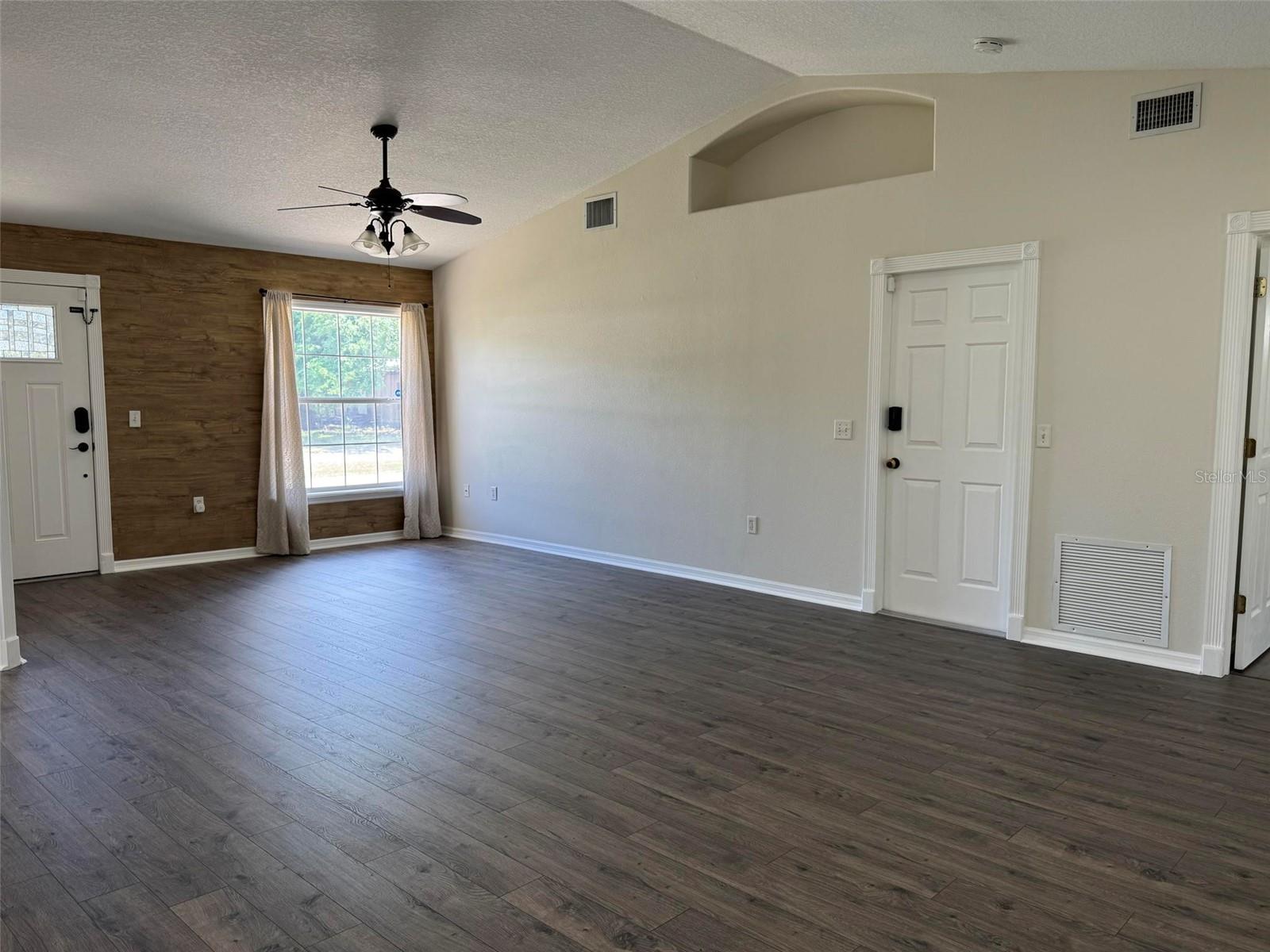 40751 W 4TH AVE, UMATILLA, FL, 32784